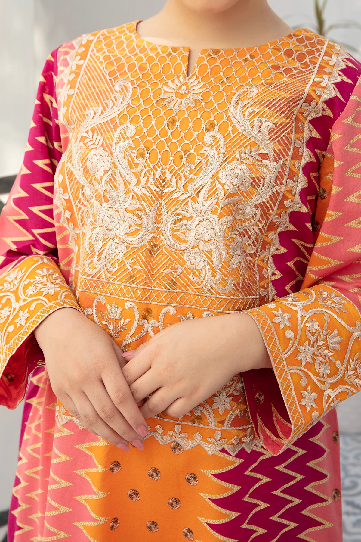 DE21-05-Embroidered Regular Silhouette Stitched Fustaan-1PC - Image 4