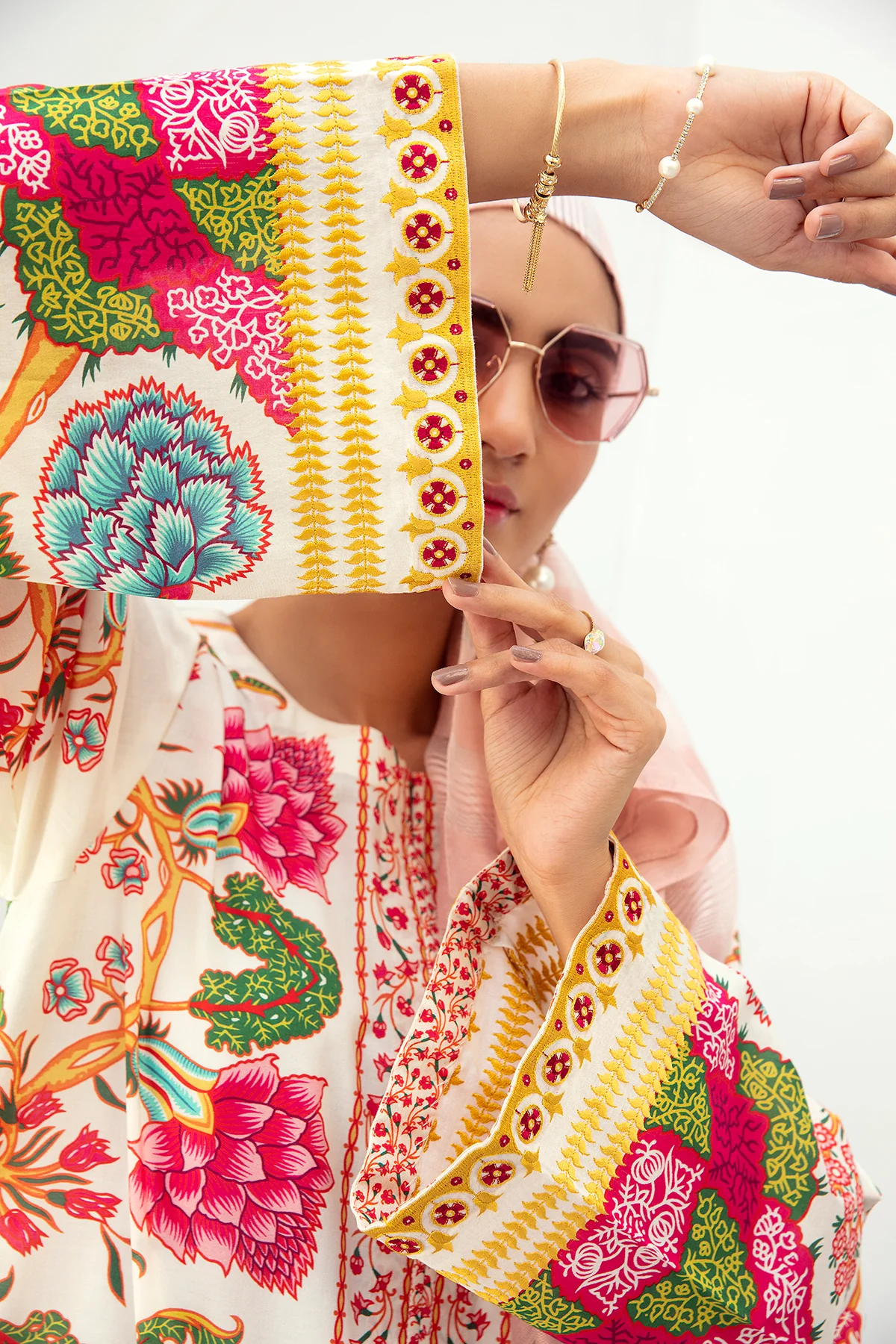 DE21-07-Embroidery Detailing Basic stitched Fustaan-1PC - Image 5