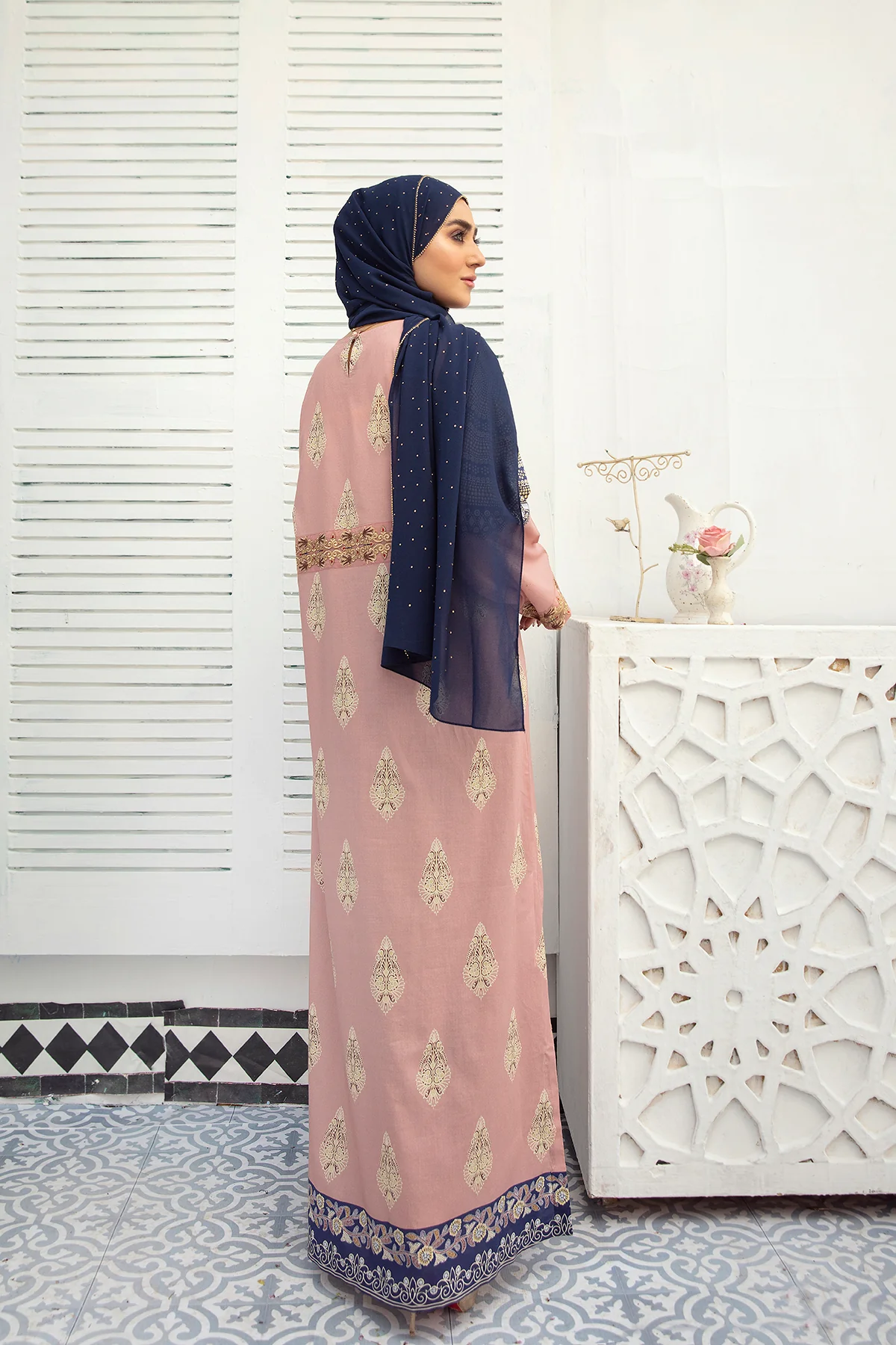 DE21-29-Embroidered Detailing Dropped Shoulder Fustaan-1PC - Image 2