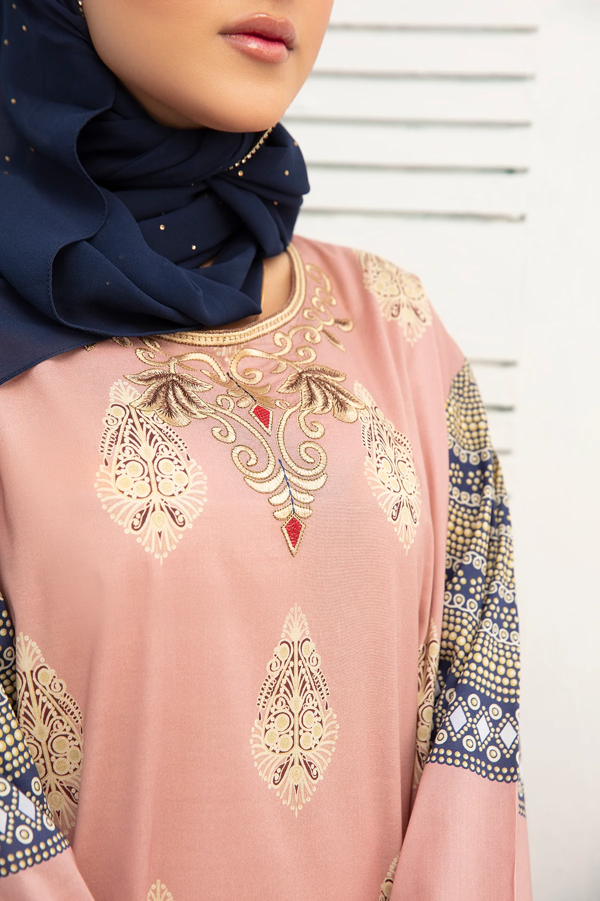 DE21-29-Embroidered Detailing Dropped Shoulder Fustaan-1PC - Image 5