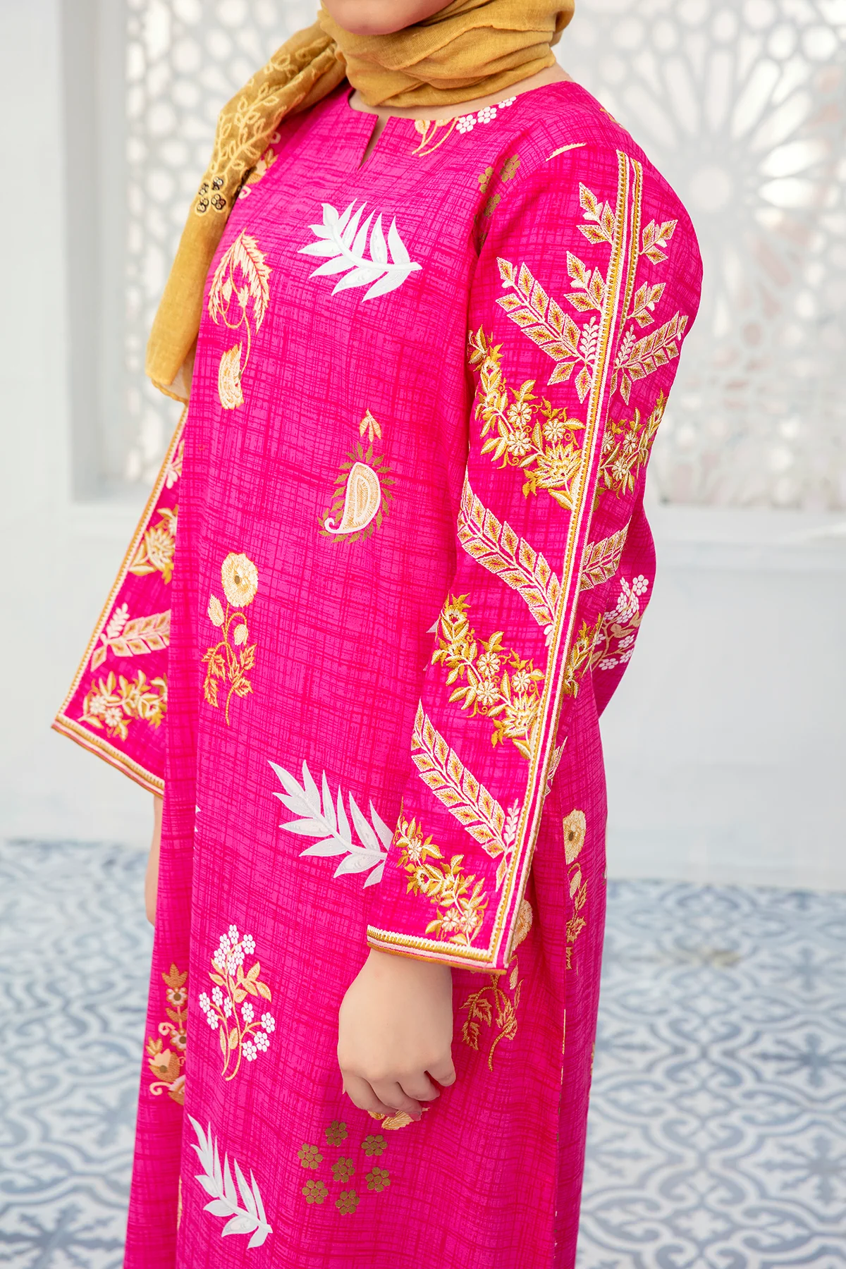 DE21-32-Regular Fustaan With Embroidered Sleeves -1PC - Image 3