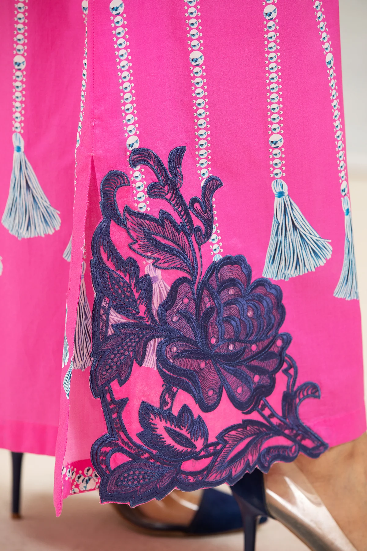 DS21-100 Embroidered Printed Lawn Fustaan - Image 5