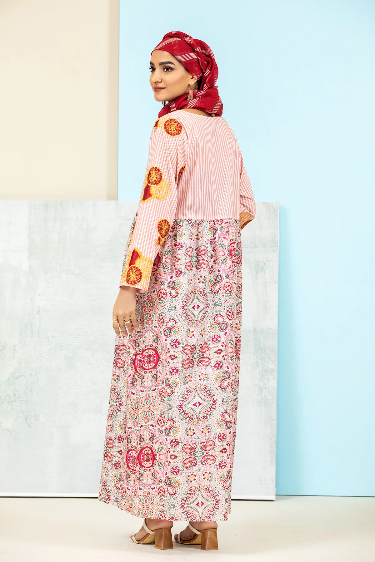 DS21-149- Embroidered Printed Lawn Fustaan - Image 2