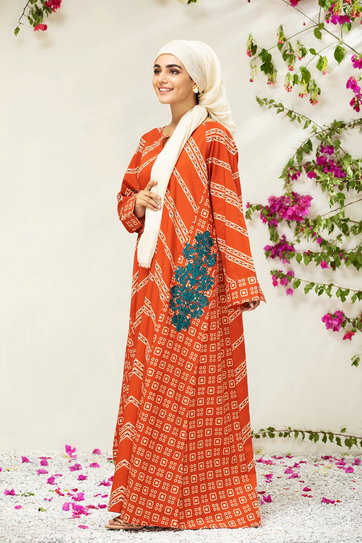 DS21-70 Embroidered Printed Lawn Fustaan - Image 2