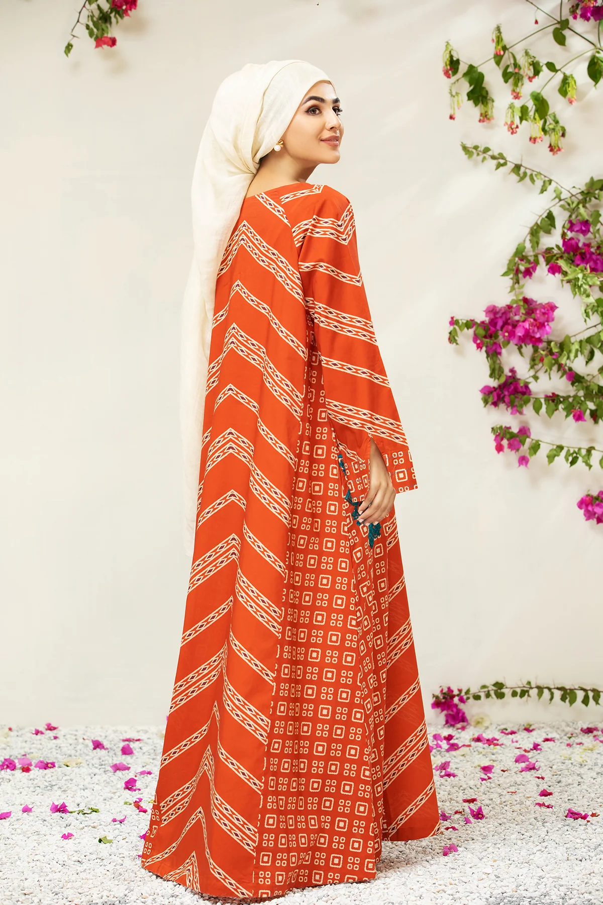 DS21-70 Embroidered Printed Lawn Fustaan - Image 3