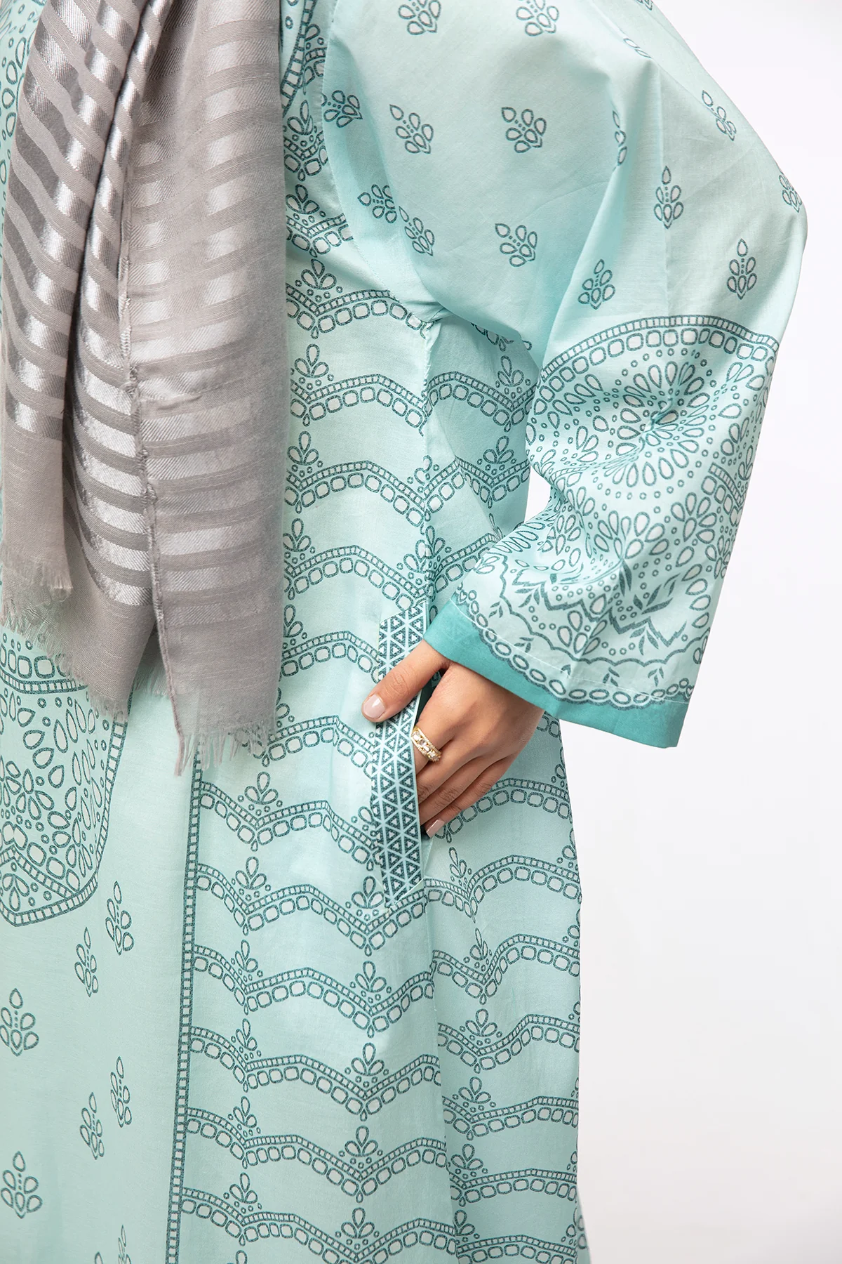 DS22-04-Printed V Neck Fustaan 1PC - Image 4