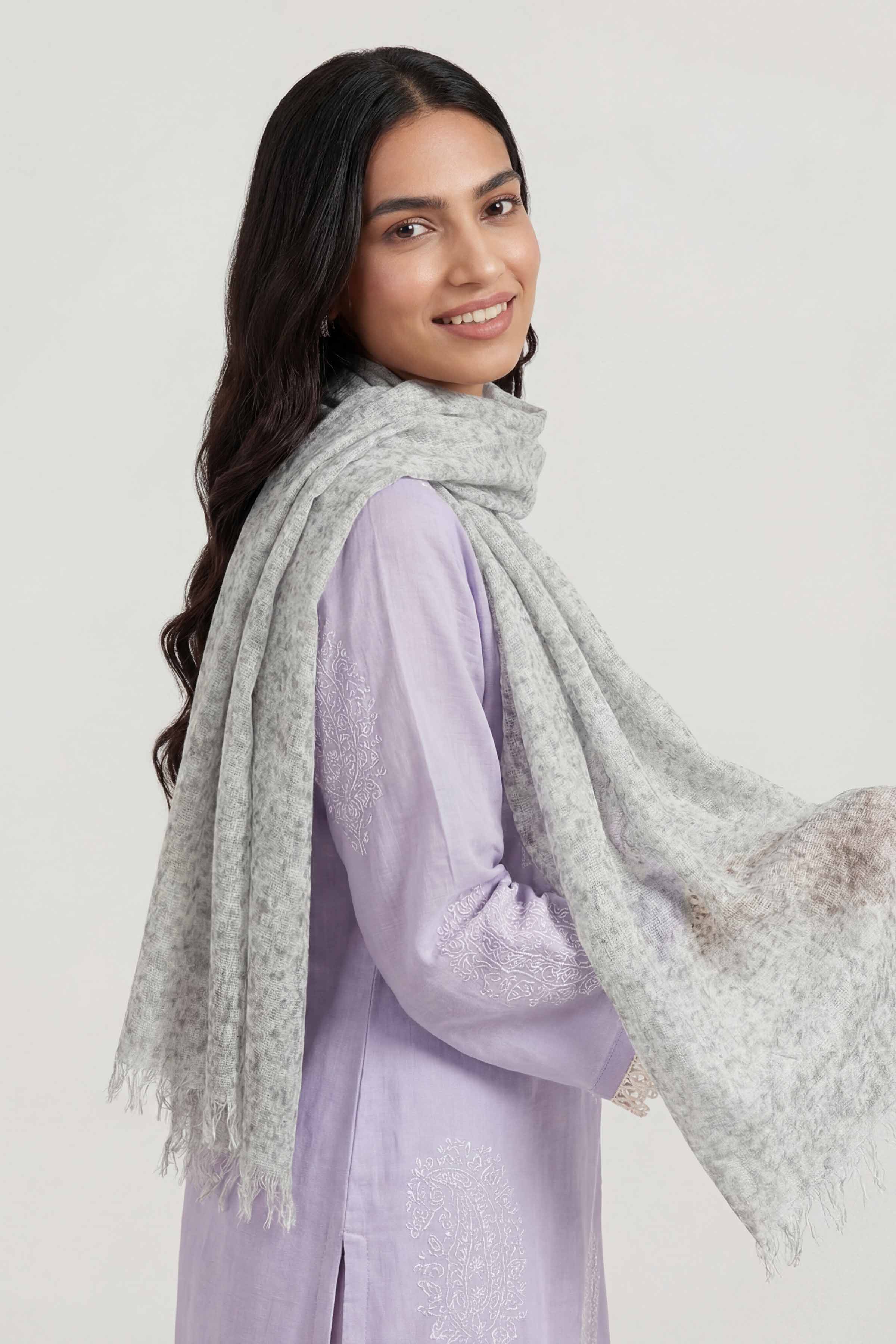 Green Women Scarf - 447412104 - Image 2