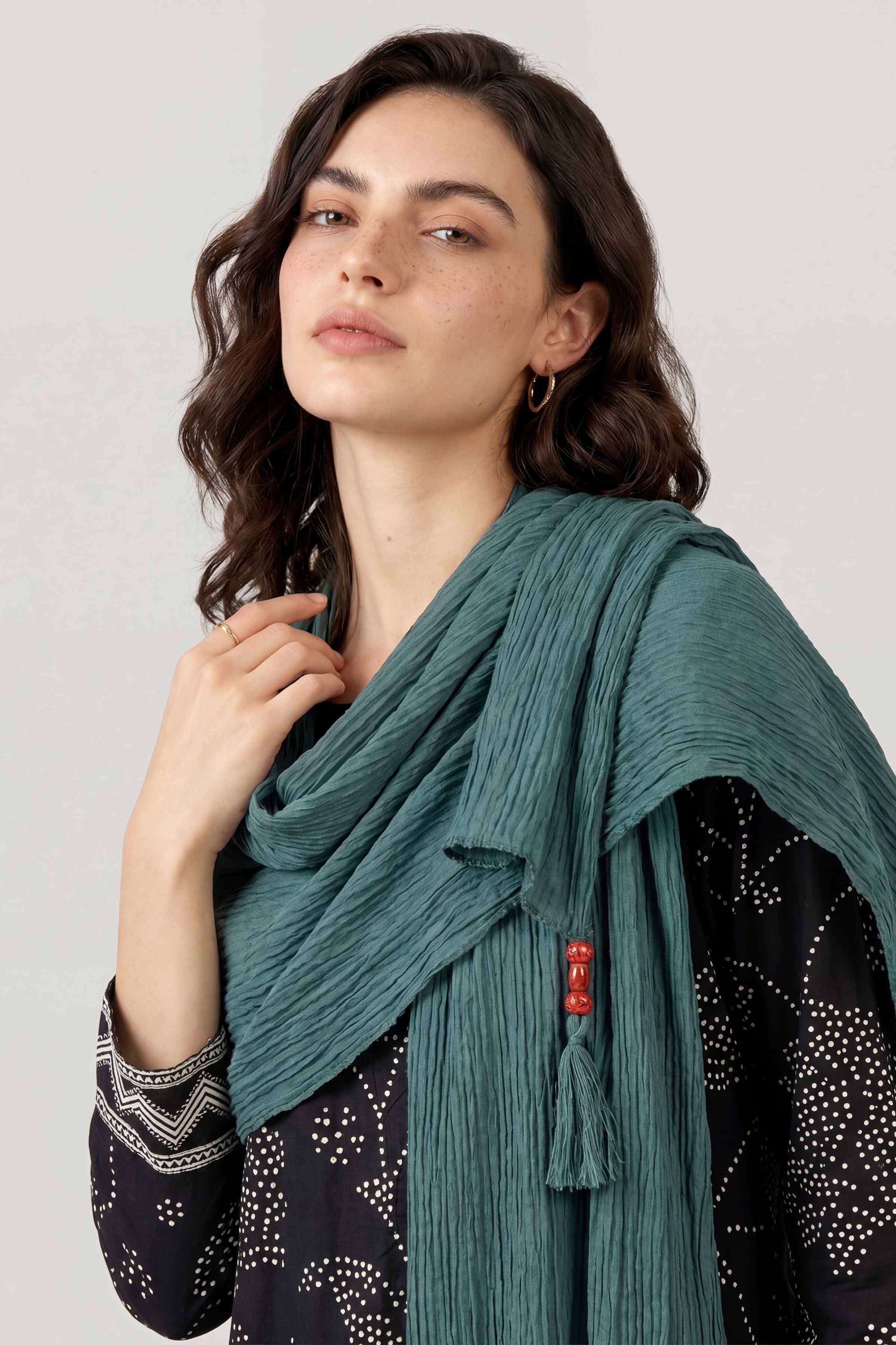 Green Women Scarf - 447552104 - Image 3